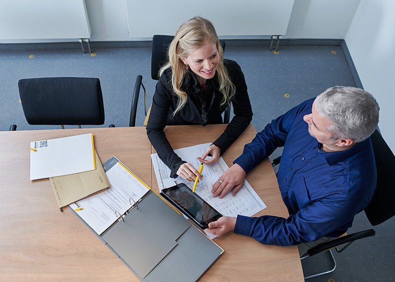 Besprechungssituation am Tisch